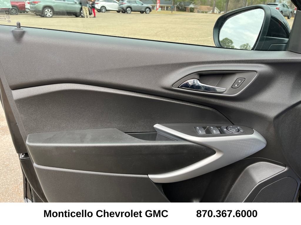 2025 Chevrolet Trax LS