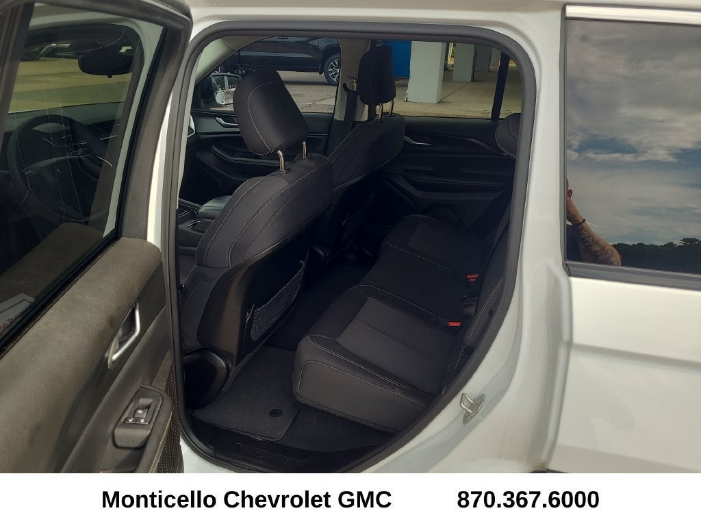 2023 Jeep Grand Cherokee Laredo 4x4