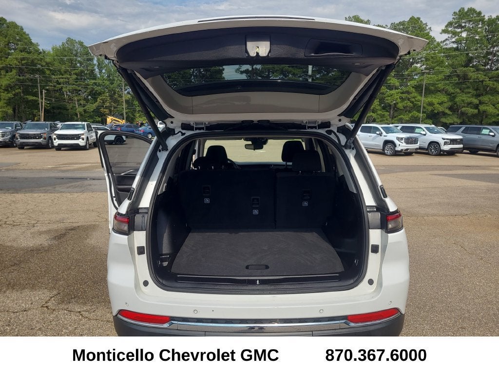 2023 Jeep Grand Cherokee Laredo 4x4