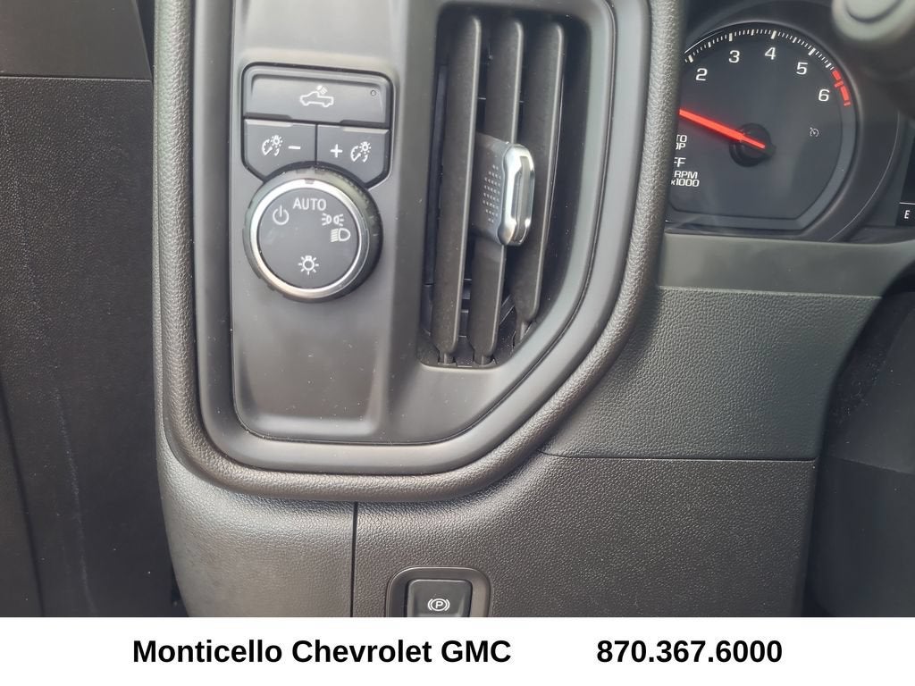2024 Chevrolet Silverado 1500 Custom