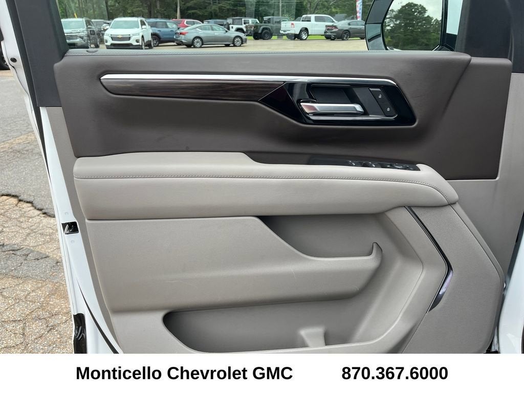2025 Chevrolet Suburban LS